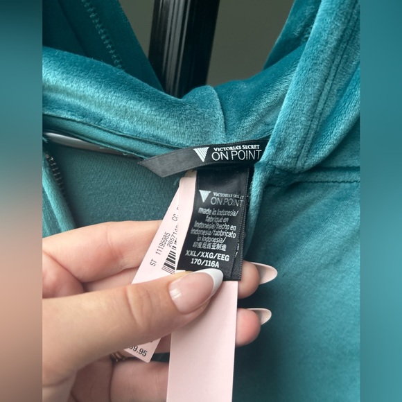 NWT Victoria's Secret On Point Women M French Saga Velour Hoodie - Picture 8 of 9